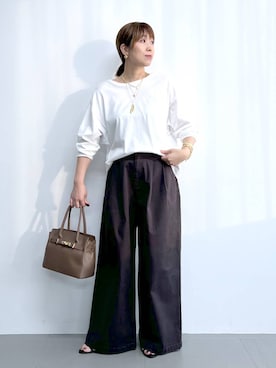 「AULENTTI（オウレンティ）のBARNYARDSTORM / AULENTTI(オウレンティ) / ベルト付きレザーBAG（ショルダーバッグ）」を使った、あべさん（レディース・159cm・40代）の夏コーディネート