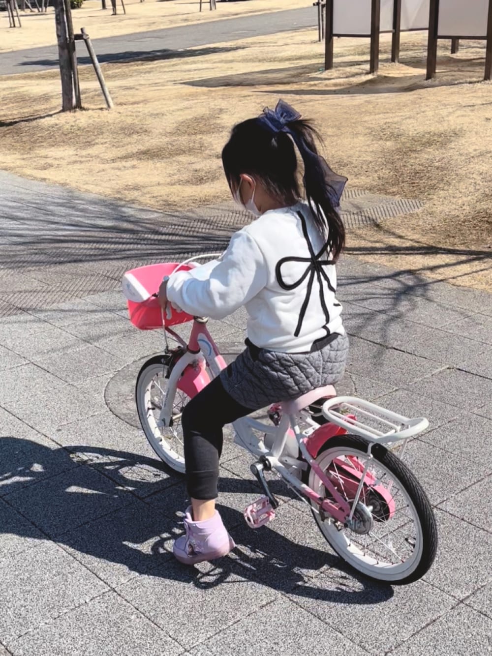 「Roraのメルシー スウェット（スウェット、ホワイト系）」を使った、olkittyさん（キッズ・120cm）の春コーディネートの1枚目の写真
