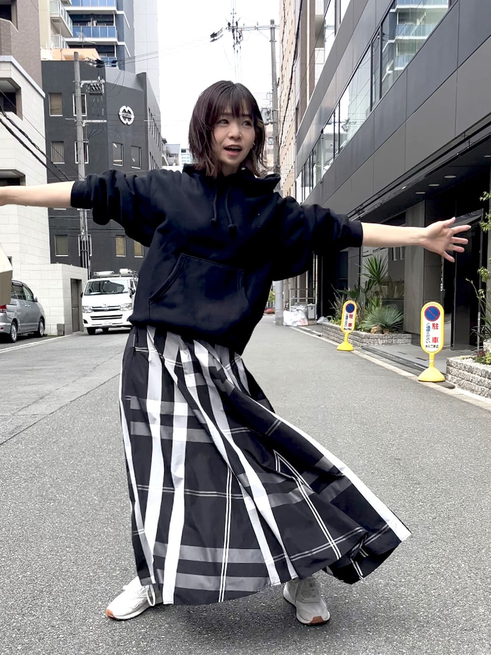 「今日のコーデ、シンプルスタイル、着回しコーディネート、オトナカワイイ、低身長女子、カジュアルスタイル、プチプラコーデ」｜「GUのアイテム（パーカー、ブラック系）」を使った、granさん（レディース・155cm）の春コーディネートの1枚目の写真