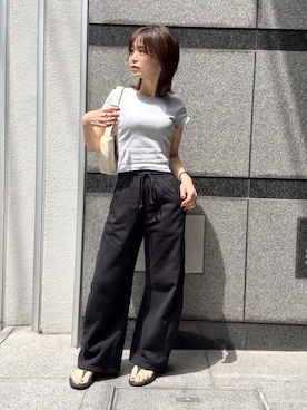「UNIQLO（ユニクロ）のアイテム（Tシャツ/カットソー、グレー系）」を使った、granさん（レディース・155cm）の夏コーディネート