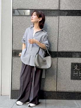 「Gran creerのアイテム（ショルダーバッグ、グレー系）」を使った、granさん（レディース・155cm）の秋コーディネート