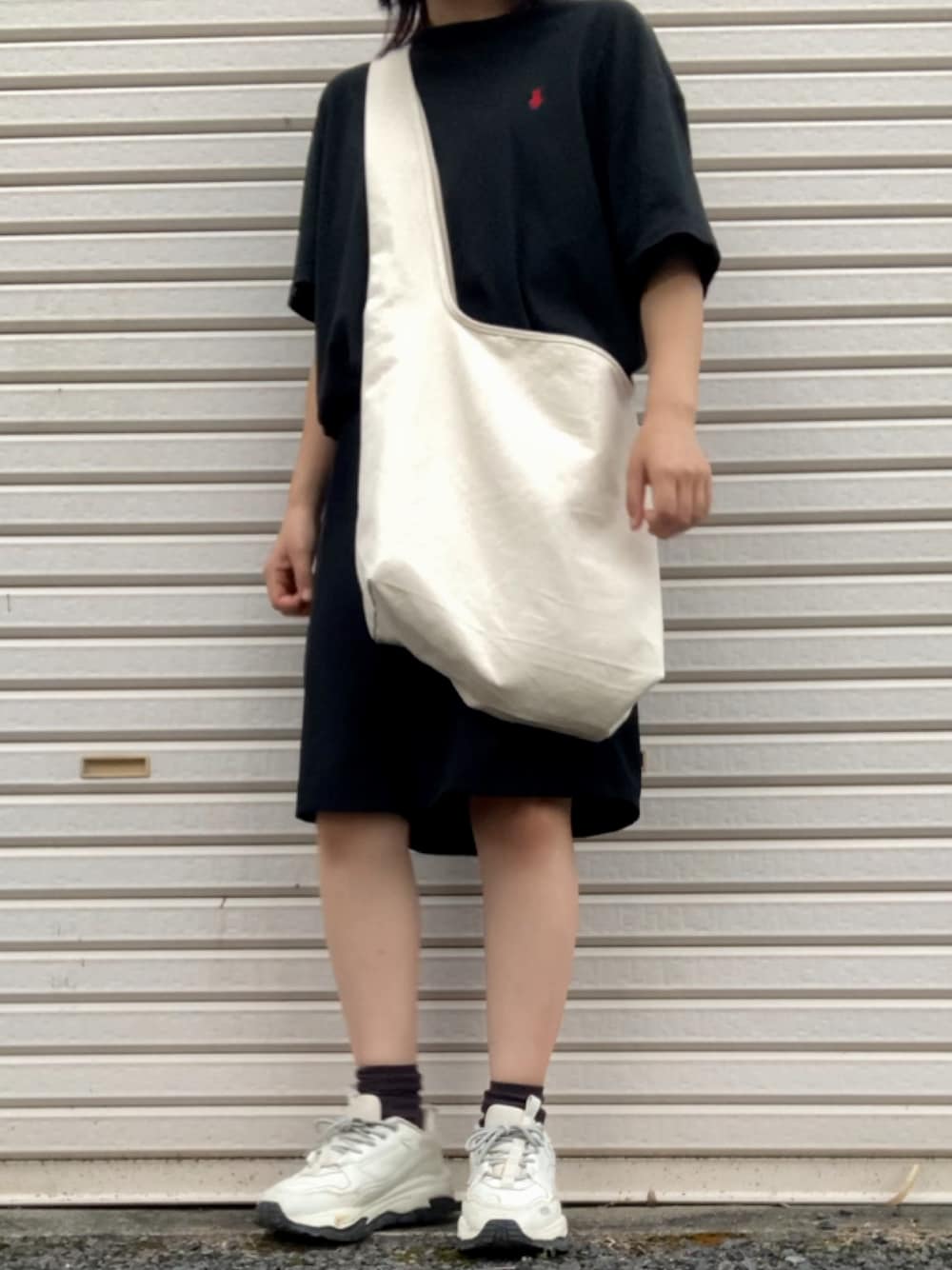 「古着、古着MIX、古着コーデ、メンズライク、メンズライクコーデ、muhet、ハーフパンツ、ムラサキスポーツ」｜「ムラサキスポーツのアイテム（スニーカー、ホワイト系）」を使った、あかりさん（レディース・156cm）の夏コーディネートの1枚目の写真