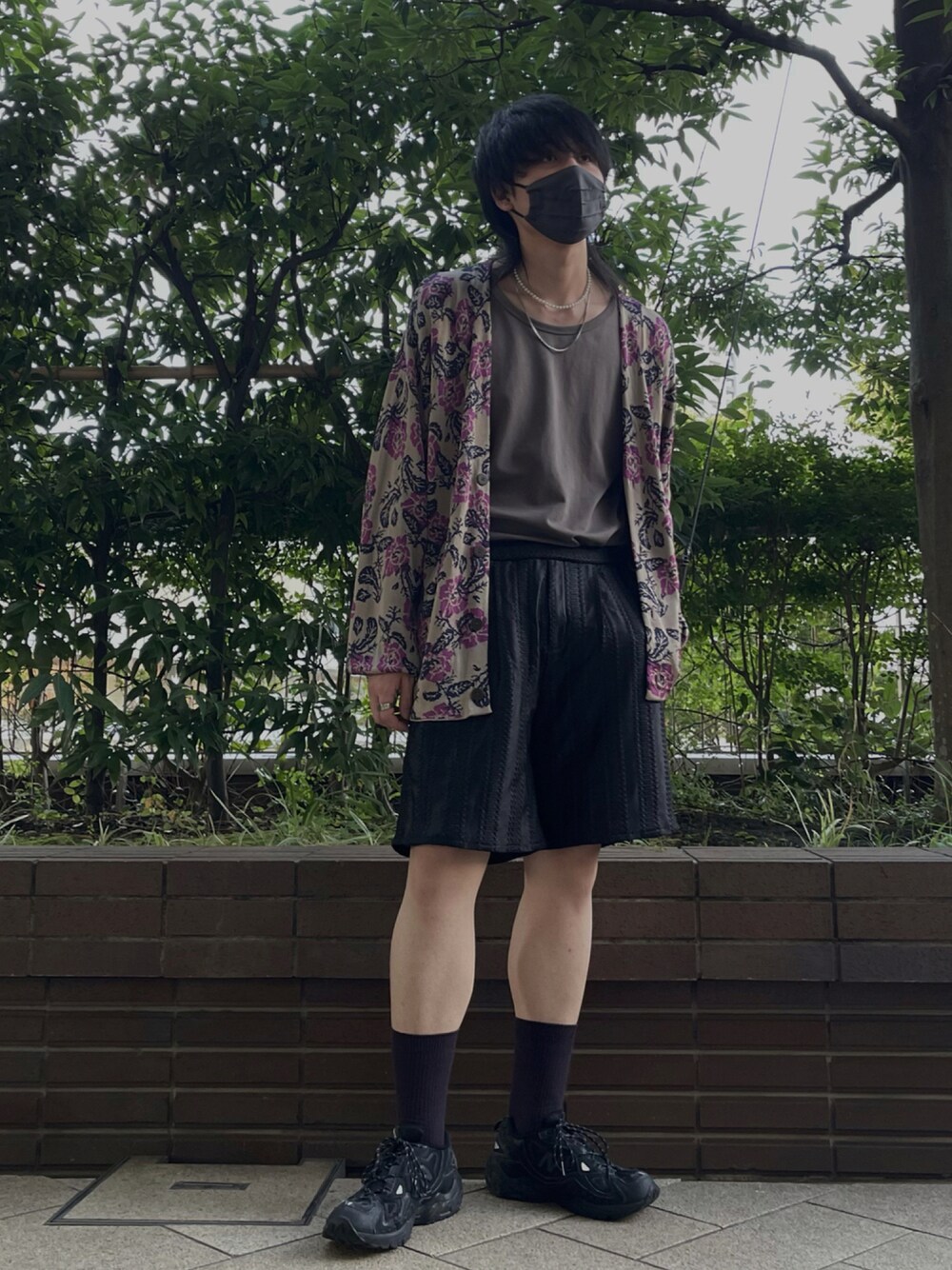 「夏コーデ、ゆるコーデ、メッシュ、ハーフパンツ、ショーツ、カーディガン、モード、フォローミー、HARE」｜「GUのアイテム（タンクトップ、グレー系）」を使った、はのやん@HAREラフォーレ原宿さん（メンズ・182cm）の夏コーディネートの1枚目の写真
