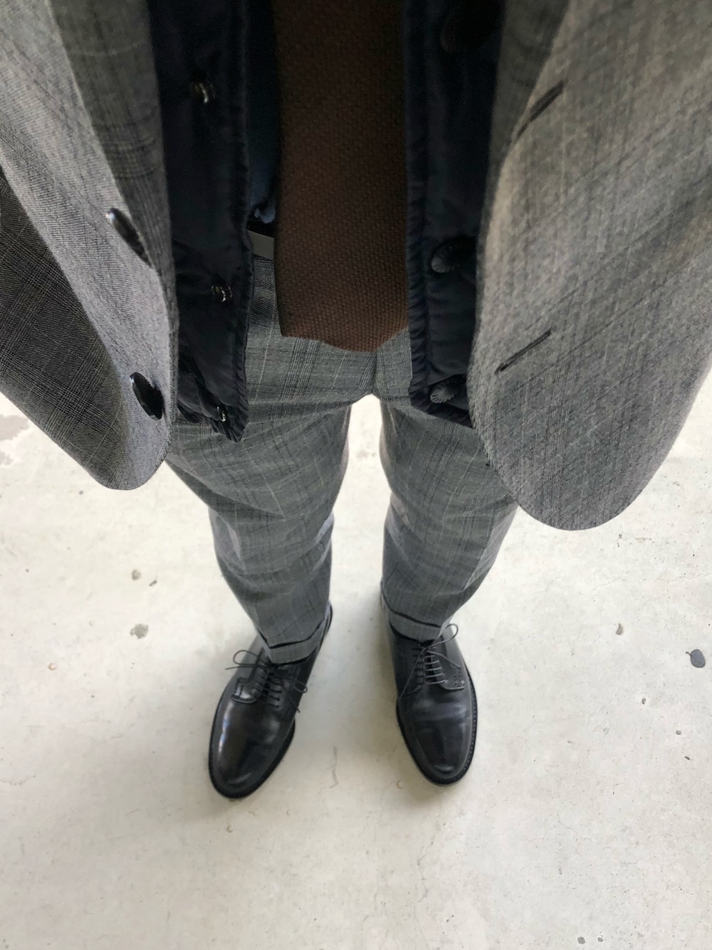「haruta711、レースアップシューズ、プレーントゥ、ビジネスシューズ、グレンチェックセットアップ、ハルタ(HARUTA)、ビジネスコーデ、シンプルコーデ、レザーシューズ」｜「HARUTAのHARUTA ハルタ PLAINTOE LACE-UP プレーントゥ レースアップシューズ 711 BLACK（ドレスシューズ、ブラック系）」を使った、shige77さん（メンズ・181cm）の春コーディネートの1枚目の写真