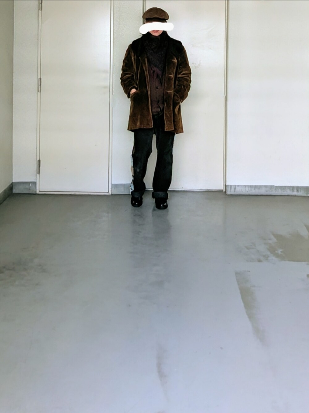 「スカーフ、メンズファッション、お洒落さんとつながりたい、今日のコーデ、大人カジュアル、ムートンコート、90'sスタイル、古着、古着コーデ、古着好きな人と繋がりたい、古着屋、キャスケット、ブラウン、ブラウンコーデ、ブラウン色に染まれ」｜「USEDのアイテム（ドレスシューズ、ブラック系）」を使った、kazuhiroさん（メンズ・176cm）の冬コーディネートの1枚目の写真