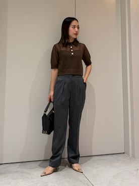 ポロシャツ（ブラウン系）を使った「オフィススタイル」の人気