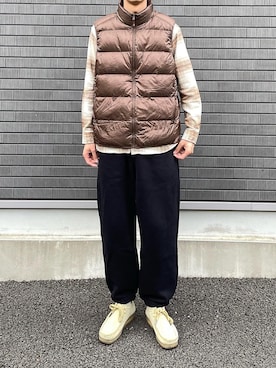 「アイテム（ダウンベスト、ブラウン系）」を使った、田中 reiwa　さん（メンズ・177cm）の秋コーディネート