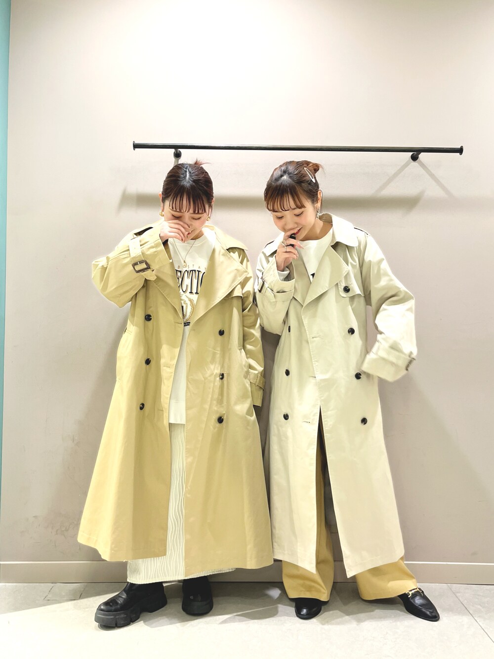 「トレンチコート、ローリーズファーム(LOWRYS FARM)、LOWRYS FARM、大人カジュアル、カジュアルコーデ、骨格ストレート、骨格ウェーブ、低身長、153cm、156cm」｜「LOWRYS FARMのカルトレンチコート　171760（トレンチコート、ベージュ系）」を使った、ayaさん（レディース・153cm）の冬コーディネートの1枚目の写真