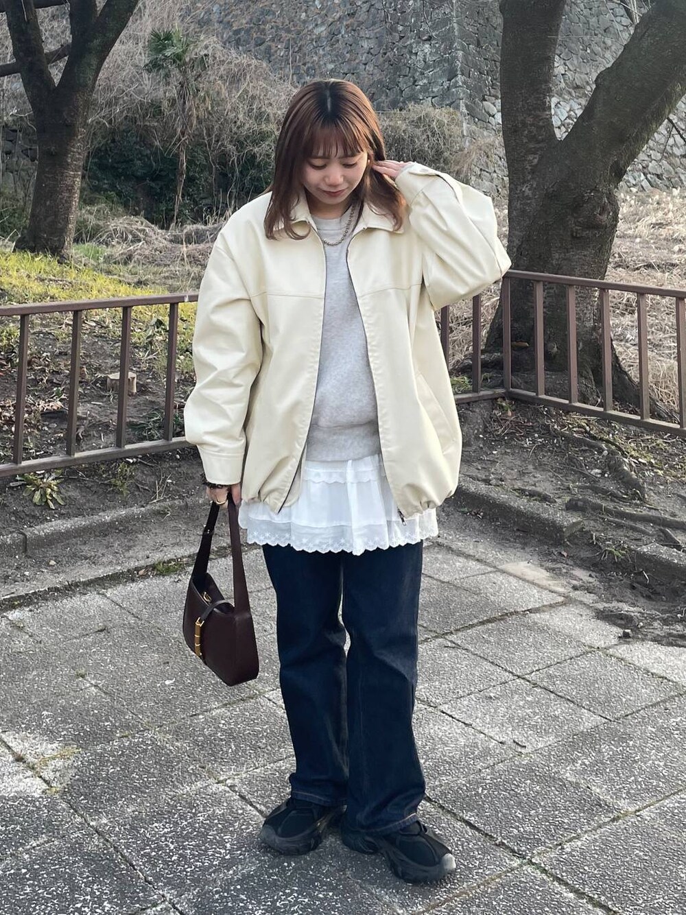 「体型カバー、カジュアル、低身長、LOWRYS FARM、ローリーズスタイル_LOWRYS FARM、大人女子カジュアル_LOWRYS FARM、大人カジュアル」｜「LOWRYS FARMのレザードロストＺＩＰブルゾン　289011（ブルゾン、ホワイト系）」を使った、ayaさん（レディース・153cm）の冬コーディネートの1枚目の写真