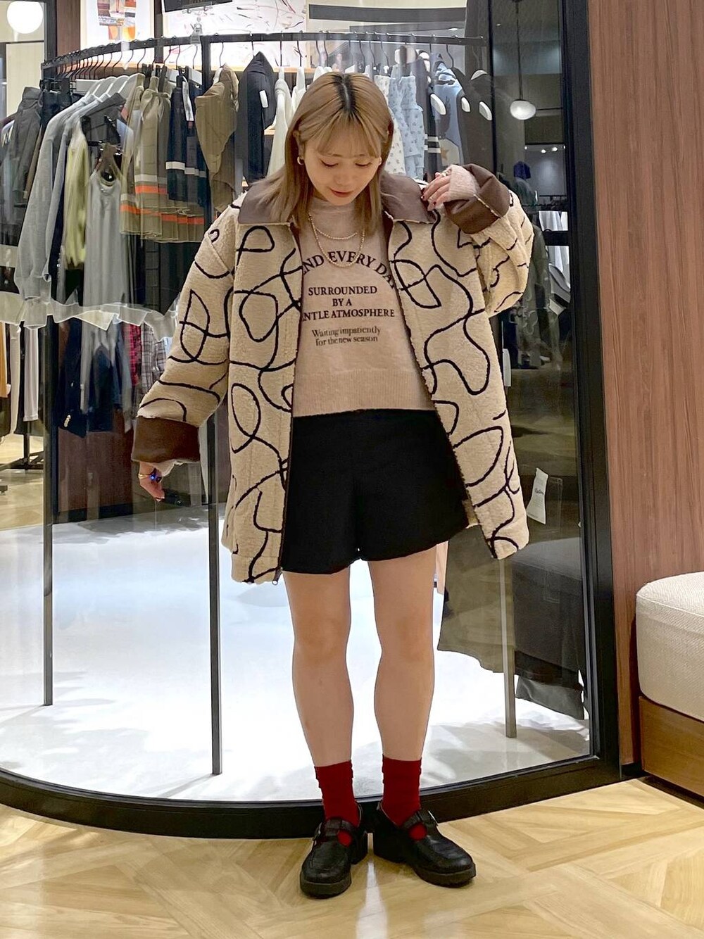 「体型カバー、カジュアル、低身長、ローリーズスタイル_LOWRYS FARM、LOWRYS FARM、大人女子カジュアル_LOWRYS FARM、大人カジュアル、秋コーデ、冬コーデ」｜「LOWRYS FARMのリバーシブルボアＺＩＰブルゾン 116490（ブルゾン、ブラウン系）」を使った、ayaさん（レディース・153cm）の秋コーディネートの1枚目の写真