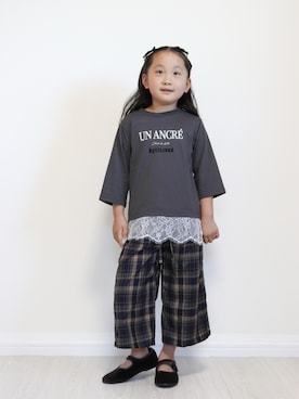 「ikka（イッカ）の【親子コーデ】ロゴフォト裾レース7分袖Tシャツ（120~160cm）（Tシャツ/カットソー、グレー系）」を使った、yuto@airiさん（キッズ・110cm）の秋コーディネート