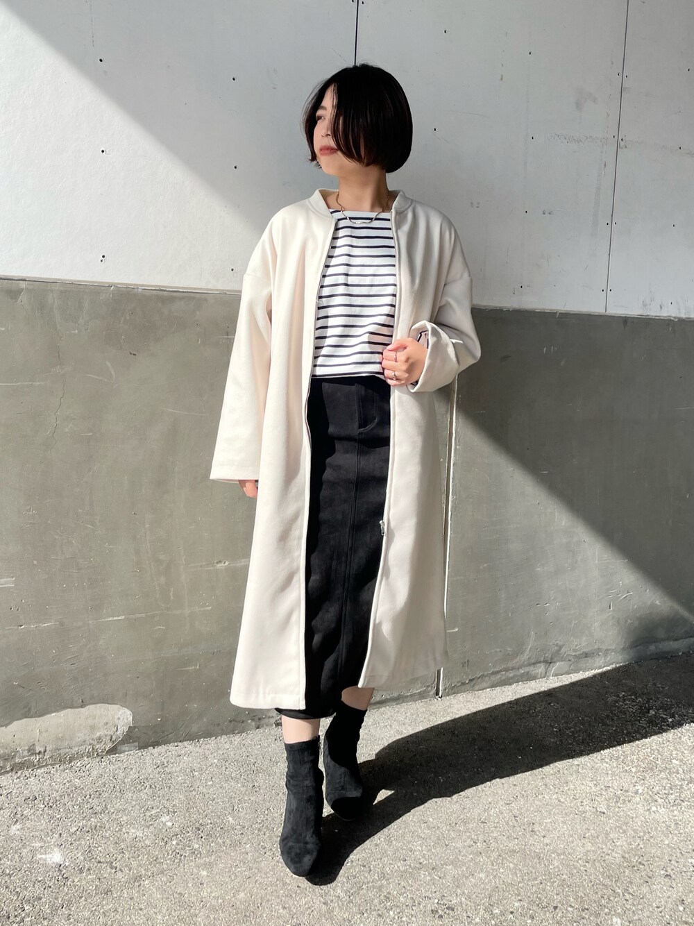 「モノトーン、休日コーデ、ゆるコーデ、大人女子、キレイめコーデ、おしゃれさんと繋がりたい、いいね、save、フォローお願いします🤑、休日スタイル、相互フォロー、ボーダー、スカート、モノトーンコーデ、あったかコーデ、プチプラ」｜「prose verseのエコスエードナロースカート（スカート、ブラック系）」を使った、minaさん（レディース・159cm）の冬コーディネートの1枚目の写真