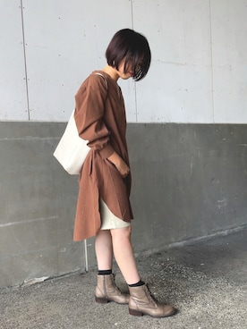 「秋トレンド2021」｜「アイテム（シャツワンピース）」を使った、minaさん（レディース・159cm）の秋コーディネート