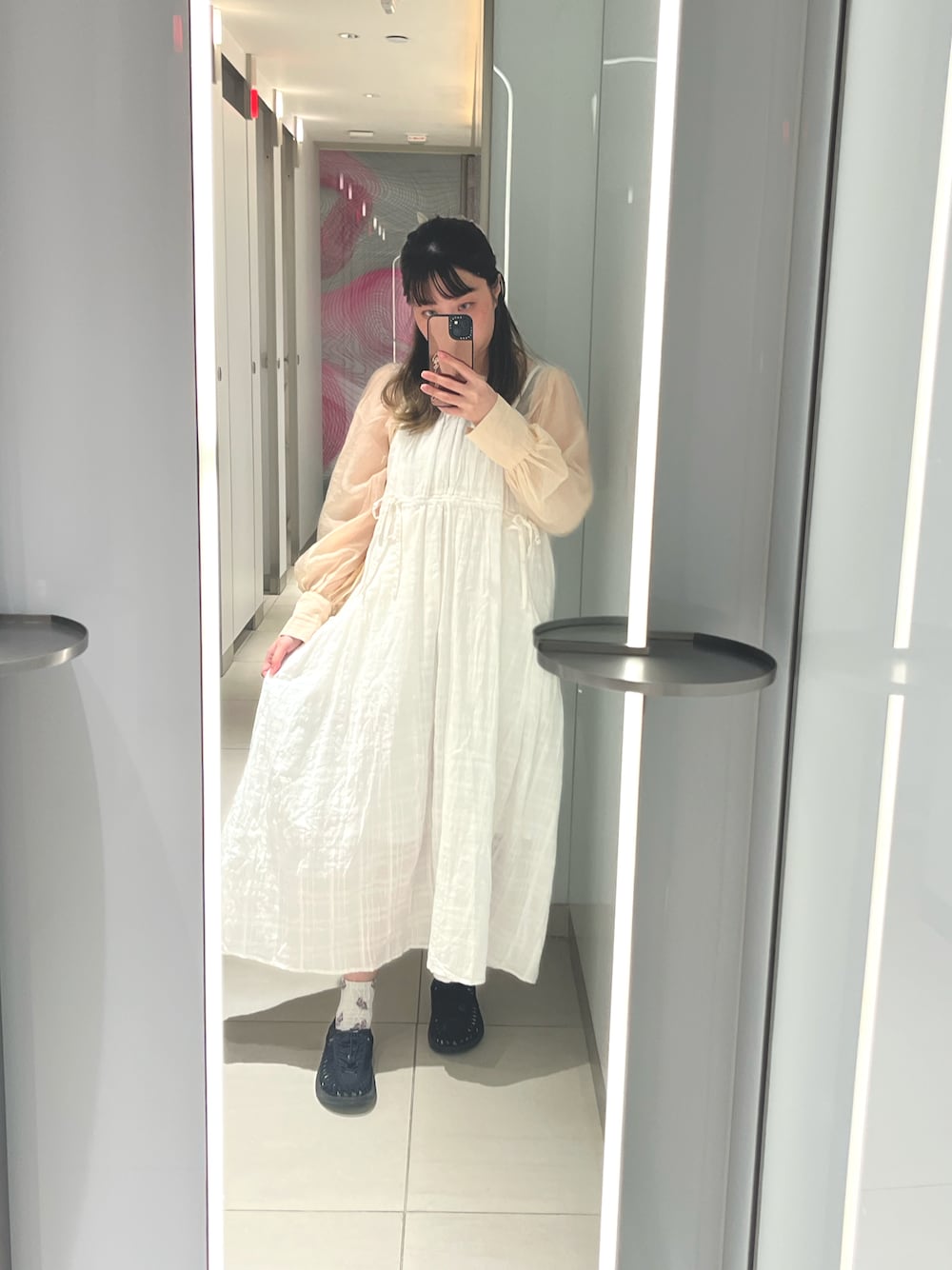 「秋先取りコーデ、大人カジュアル、おしゃれさんと繋がりたい、秋服コーデ」｜「Wclosetのアイテム（ジャンパースカート、ホワイト系）」を使った、Sze Nokさん（レディース・159cm）の夏コーディネートの1枚目の写真
