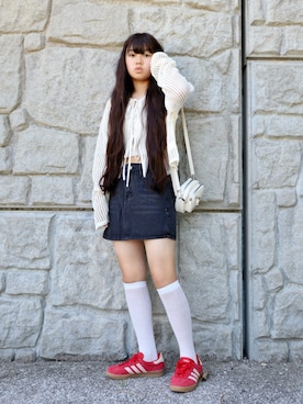 「アイテム（デニムスカート）」を使った、花音さん（キッズ・149cm）の秋コーディネート