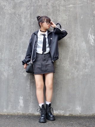 「JOHNNY WOLF(ジョニーウルフ)のORCHIS カウレザー ミニショルダーバッグ(ショルダーバッグ)」を使った、花音さん(キッズ・152cm)の秋コーディネート