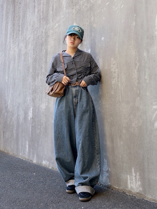 「4INT.(フォイント)のヴィンテージ バルーン ワイド デニム パンツ(デニムパンツ)」を使った、花音さん(キッズ・152cm)の秋コーディネート
