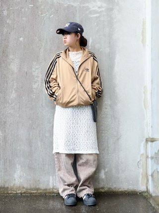 「classicalelf（クラシカルエルフ）のこなれ感抜群の1本。ゆったりシルエットカーブデニムエッグパンツ（デニムパンツ）」を使った、花音さん（キッズ・150cm）の春コーディネート