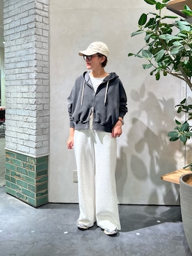 「CIAOPANIC TYPY（チャオパニックティピー）の【ゆるっと抜け感大人フーディー】ドルマンスリーブピグメントダンボールパーカー（パーカー、グレー系）」を使った、ayaさん（レディース・158cm）の秋コーディネート