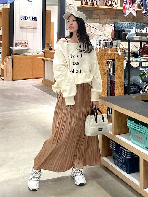 新品☆完売☆BAYFLOW ベイフロー 潮加工 ピグメントカットツイルパンツ スリム スウェット M ネイビー セール[程よい肉感の裏毛素材]カットオフネック刺繍プルオーバー