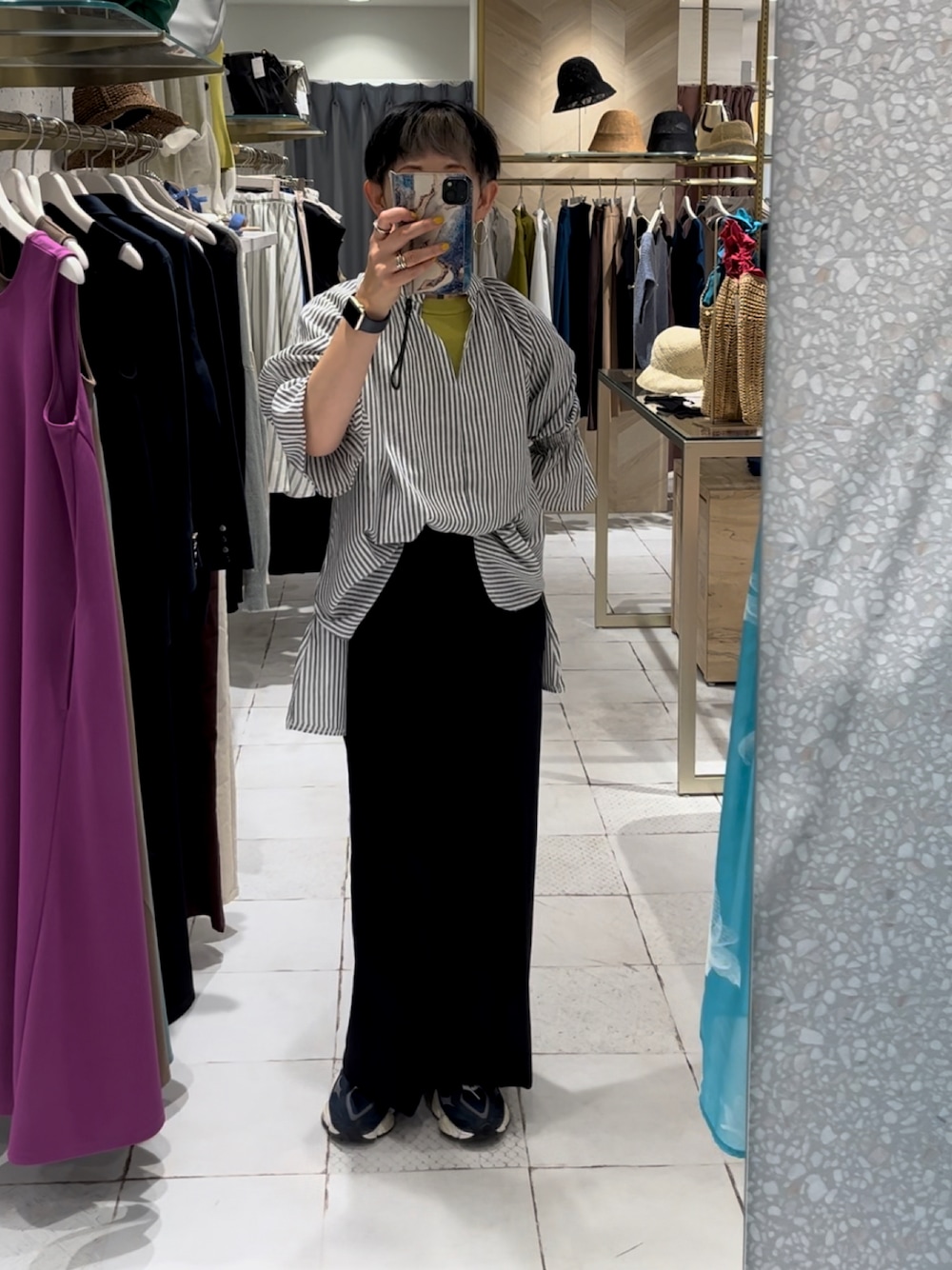 「休日コーデ、ゆったりコーデ、ラフコーデ、natural couture、スカート、スカートスタイル、ブラウス、高身長女子、40代ファッション、ショートヘア、夏コーデ、カジュアルコーデ」｜「natural coutureの綿楊柳フレアスリーブチュニック（シャツ/ブラウス、その他）」を使った、はせきよさん（骨格ナチュラル・レディース・160cm）の夏コーディネートの1枚目の写真