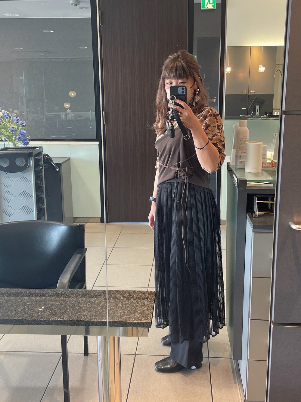 「秋ルック紹介するよ、秋コーデ、カジュアルコーデ、オトナ女子、秋、大人カジュアル、今日のコーデ、ootd、お洒落さんとつながりたい、いいね、save、フォローお願いします🤑」｜「PAGEBOYのメッシュラップパンツ（その他パンツ、ブラック系）」を使った、yukinobdさん（レディース・156cm）の秋コーディネートの1枚目の写真