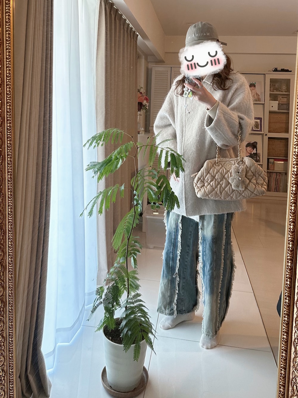 「フリンジデニム、キャップ」｜「Martin Kimのアイテム（キャップ、グリーン系）」を使った、kaさん（レディース・167cm）の春コーディネートの1枚目の写真