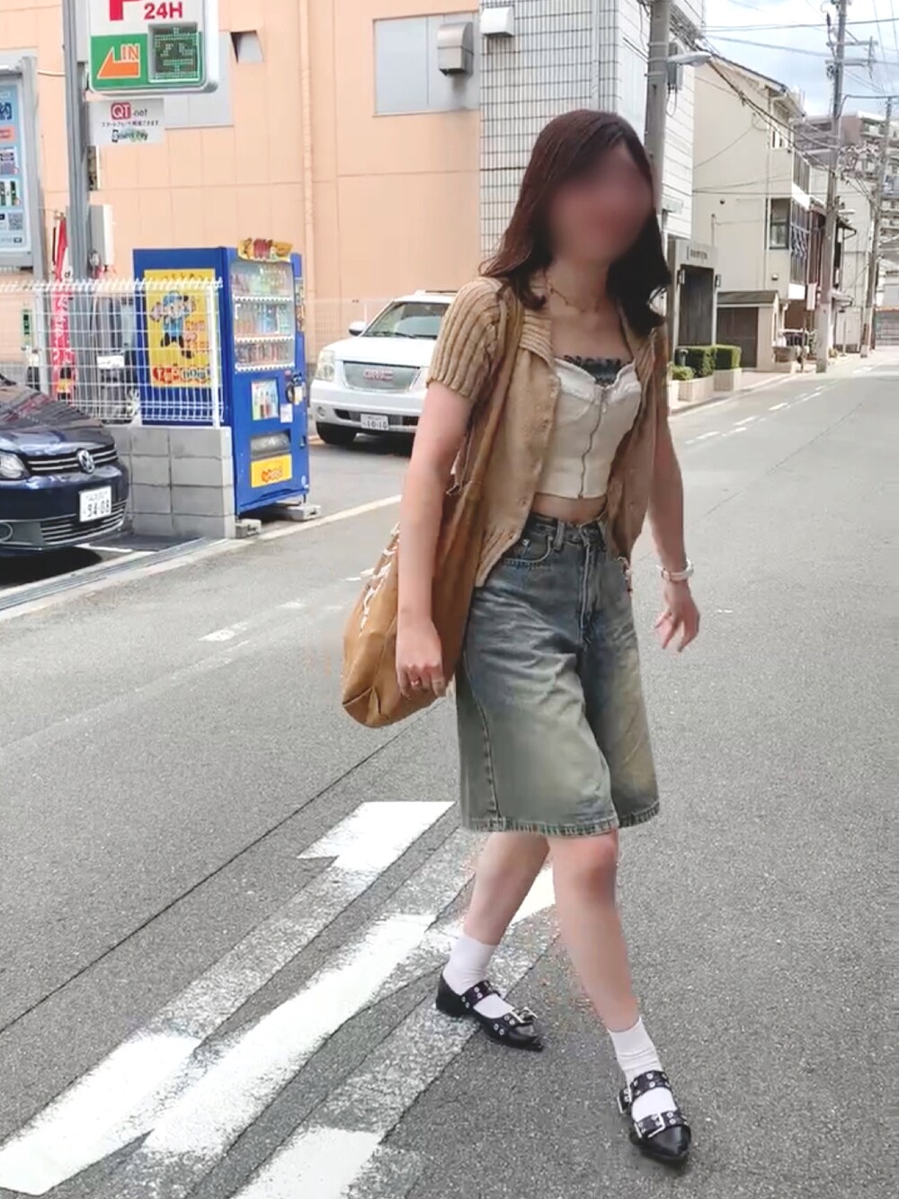 「y2k、デニムパンツ、ハーフパンツ、ビスチェ」｜「GENERAL IDEAのアイテム（トップス、ベージュ系）」を使った、kaさん（レディース・167cm）の秋コーディネートの1枚目の写真