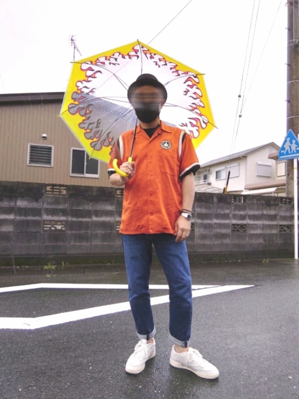 「ポークパイハット、オープンカラーシャツ、ボーリングシャツ、エンジニアードジーンズ、クラブシー、チープカシオ、ファイヤーパターン」｜「HYSTERIC GLAMOURのアイテム（シャツ/ブラウス、オレンジ系）」を使った、カホンさん（メンズ・169cm）の夏コーディネートの1枚目の写真