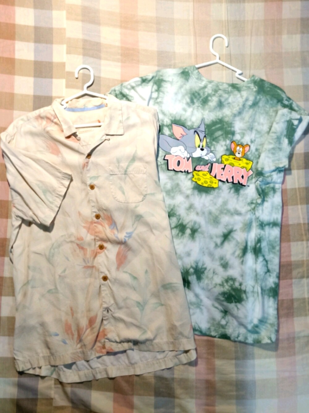 「Tommy Bahamaのアイテム（シャツ/ブラウス、ベージュ系）」を使った、DJPKPa.k.a.彭開朋さん（メンズ・160cm）の秋コーディネートの1枚目の写真