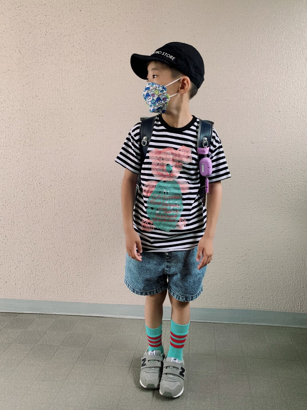 「ボーダー、プリントT、夏だ！Tシャツ着よう！、ハーフパンツ、ショートパンツ、デニム、デニムパンツ、カラーソックス、スニーカー、New Balance、キャップ、夏コーデ」｜「frankygrowのアイテム（Tシャツ/カットソー、ブラック系）」を使った、HeROさん（キッズ・120cm）の夏コーディネートの1枚目の写真