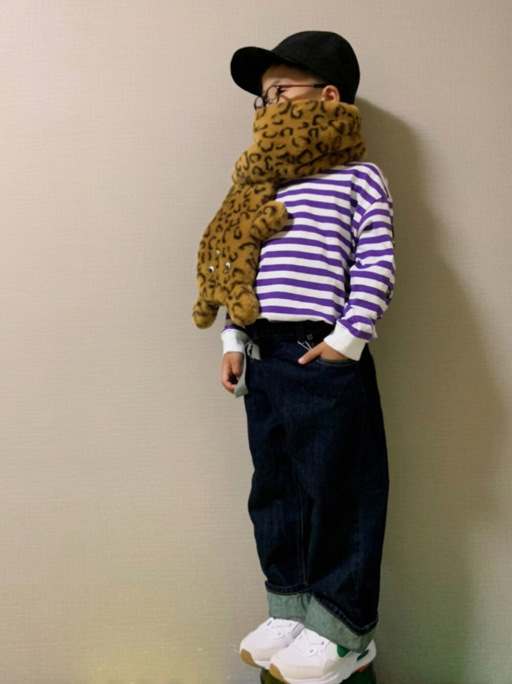 「ボーダー、NIKE、マフラー、キャップ、めがね、ロンT、ワイドパンツ、デニムパンツ、マフラーぐるぐる、白スニーカー、タックイン、ボーダートップス、秋コーデ、秋服準備はじめました」｜「GO TO HOLLYWOODのアイテム（Tシャツ/カットソー、パープル系）」を使った、HeROさん（キッズ・110cm）の秋コーディネートの1枚目の写真