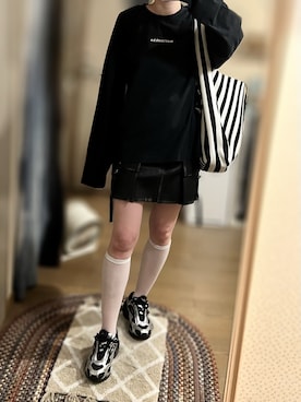 「ミニスカート」｜「アイテム（Tシャツ/カットソー、ブラック系）」を使った、ゆさん（レディース・165cm）の夏コーディネート