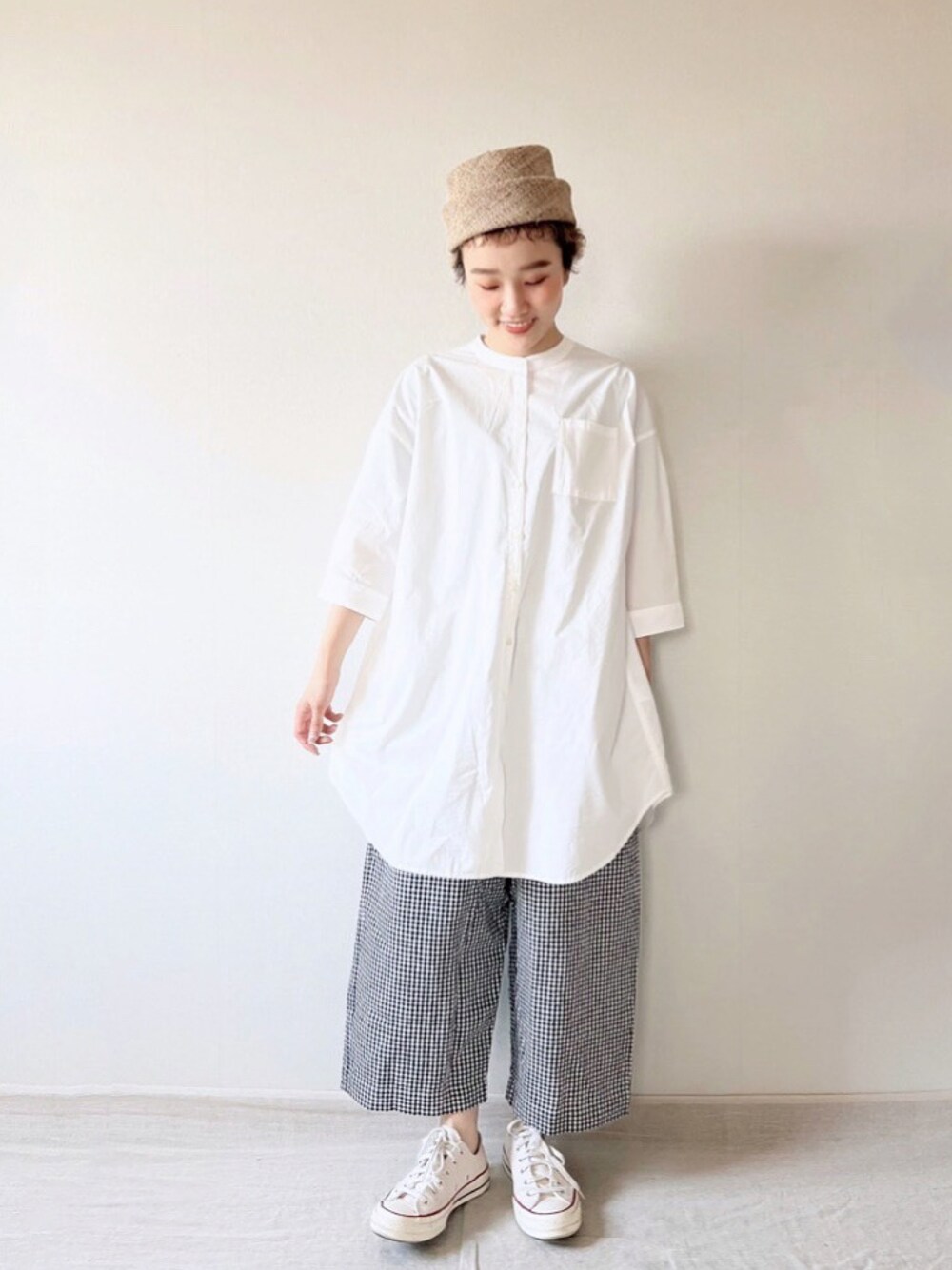 「春コーデ、シンプル、今日のコーデ、リネン、リネンパンツ、mite帽子、ベリーショート、チャックテイラー」｜「creadeliceのアイテム（シャツ/ブラウス、ホワイト系）」を使った、2yuka2さん（レディース・162cm）の春コーディネートの1枚目の写真