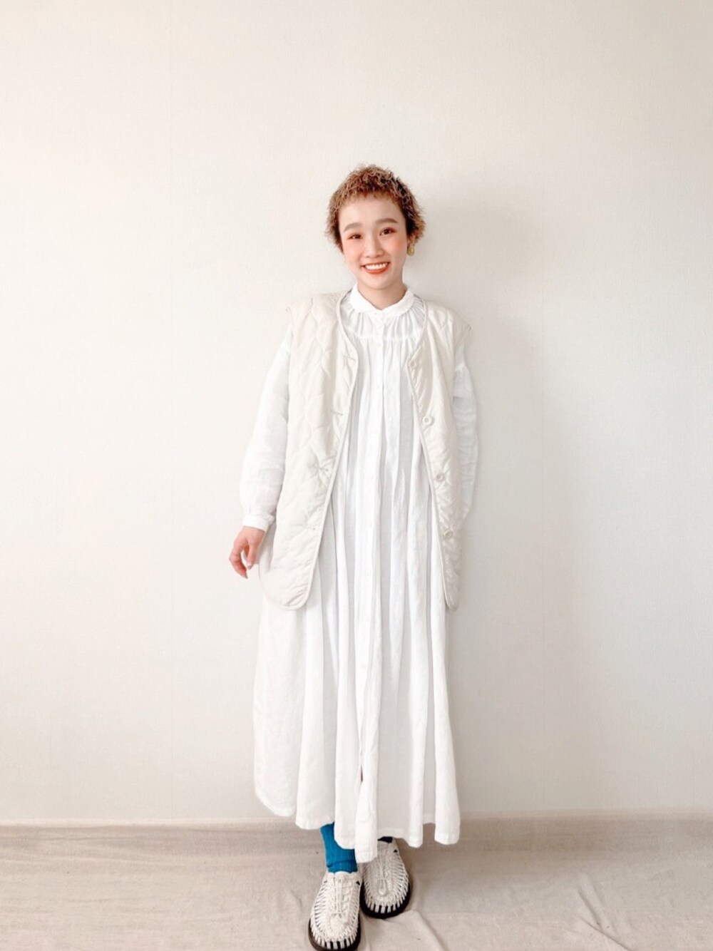 「春コーデ、休日スタイル、ナチュラルスタイル、ネストローブ、nest robe、keen、ベリーショート」｜「nest Robeのアイテム（ワンピース/ドレス、ホワイト系）」を使った、2yuka2さん（レディース・162cm）の春コーディネートの1枚目の写真