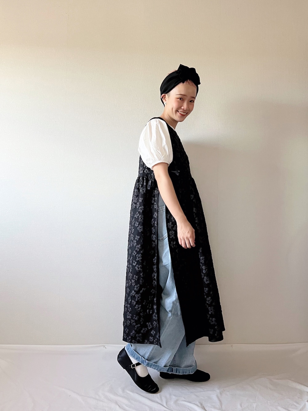 「Mynia、ワンピース、花柄ワンピース、ハンドメイド、ターバン、ベリーショート、ショートヘア」｜「myniaのアイテム（Tシャツ/カットソー、ホワイト系）」を使った、2yuka2さん（レディース・162cm）の秋コーディネートの1枚目の写真