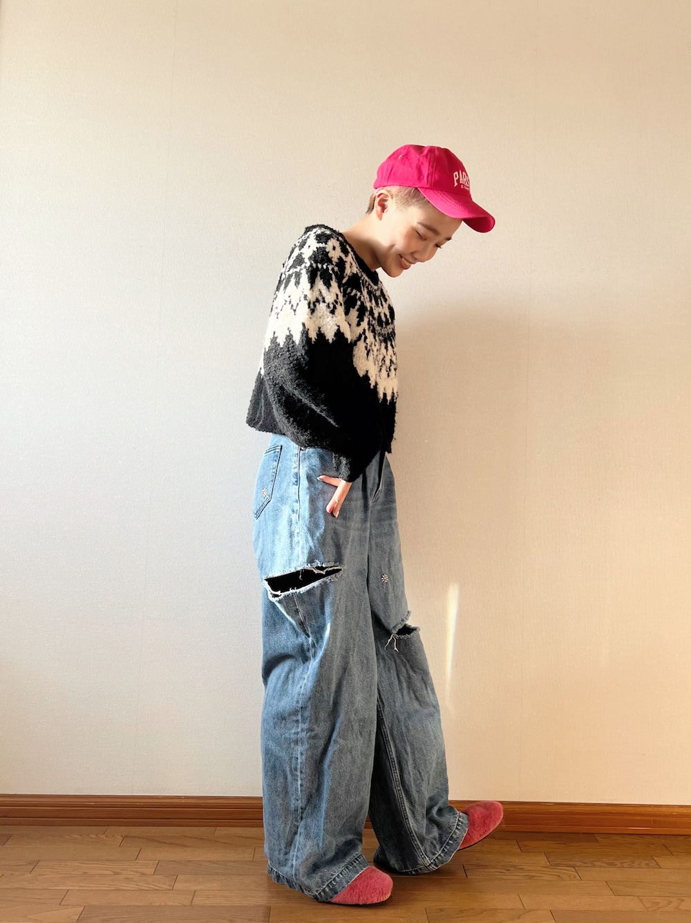 「イーザッカマニアストアーズ、休日コーデ、冬服、キャップ、おでかけコーデ、メンズライク」｜「e-zakkamania storesのアイテム（ニット/セーター、ブラック系）」を使った、2yuka2さん（レディース・162cm）の冬コーディネートの1枚目の写真