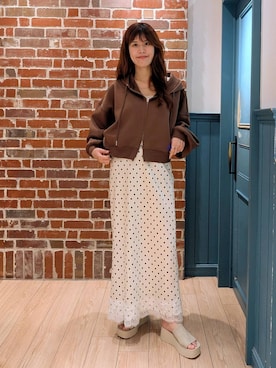 「LOWRYS FARM（ローリーズファーム）のカンドウフィットＫｎｉｔサンダル 637889（サンダル、ホワイト系）」を使った、あやかさん（レディース・163cm）の秋コーディネート