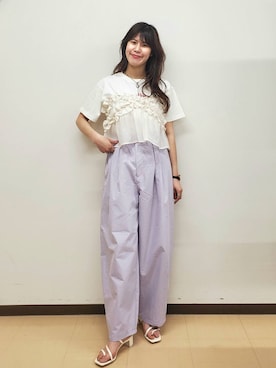 「アイテム（スラックス、パープル系）」を使った、あやかさん（レディース・163cm）の春コーディネート