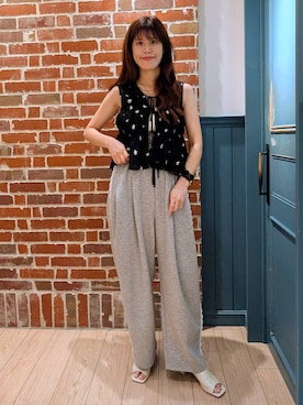 「LOWRYS FARM（ローリーズファーム）のカットイージーコクーンパンツ　292362（スウェットパンツ、グレー系）」を使った、あやかさん（レディース・163cm）の夏コーディネート