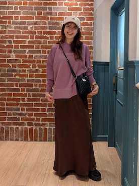 「アイテム（スウェット、パープル系）」を使った、あやかさん（レディース・163cm）の秋コーディネート