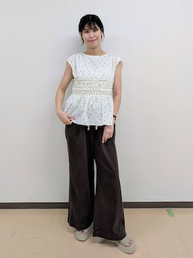 「LOWRYS FARM（ローリーズファーム）のカンドウフィットＫｎｉｔサンダル 637889（サンダル、ホワイト系）」を使った、あやかさん（レディース・163cm）の夏コーディネート