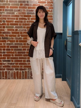 「LOWRYS FARM（ローリーズファーム）のカットイージーコクーンパンツ　292362（スウェットパンツ、グレー系）」を使った、あやかさん（レディース・163cm）の夏コーディネート