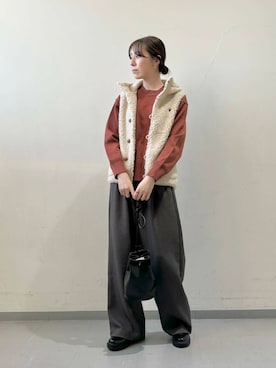 「GYMPHLEX（ジムフレックス）のGYMPHLEX　BOA HOODED VEST（その他アウター）」を使った、hollyさん（レディース・160cm）の秋コーディネート
