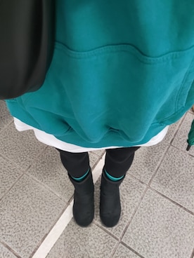「PULL&BEAR（プルアンドベア）のアイテム（パーカー）」を使った、C.MHさん（レディース・162cm）の冬コーディネート
