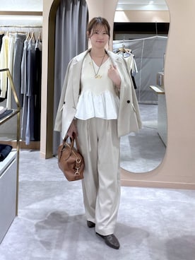 「mysty woman（ミスティウーマン）の刺繍ペプラムトップス　1077977（ニット/セーター、ホワイト系）」を使った、エリンギさん（レディース・153cm）の秋コーディネート