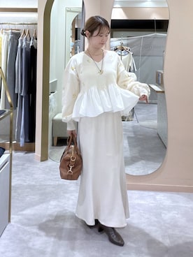 「mysty woman（ミスティウーマン）の刺繍ペプラムトップス　1077977（ニット/セーター、ホワイト系）」を使った、エリンギさん（レディース・153cm）の秋コーディネート