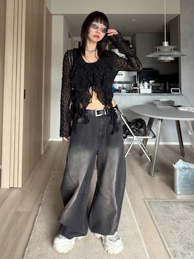 「EMODA（エモダ）のドットラッフルフリルクロップトップ（Tシャツ/カットソー、ブラック系）」を使った、Hinechiさん（レディース・160cm）の春コーディネート