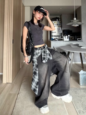 「EMODA（エモダ）のエンブレムハートパッチTシャツ（Tシャツ/カットソー、ブラック系）」を使った、Hinechiさん（レディース・160cm）の春コーディネート