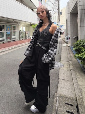 「RAGEBLUE（レイジブルー）のDesign Cargo Wide Straight Pants / PEカーゴワイドストレートパンツ（カーゴパンツ、ブラック系）」を使った、Hinechiさん（レディース・160cm）の春コーディネート